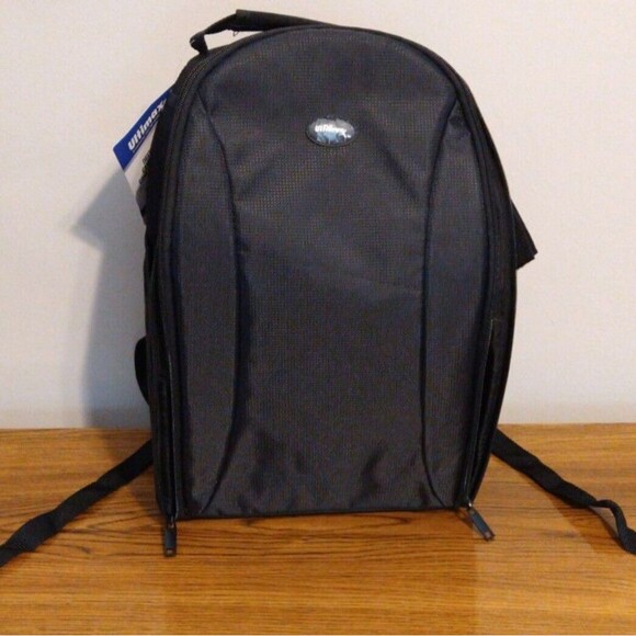 Ultimaxx Digital Camera Camcorder Back Pack Padded Dividers UM-BP100 Black NEW - Picture 1 of 6